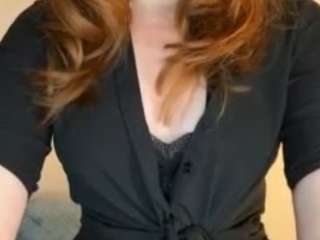 Live webcam model lilyw-paris on Soda Cams