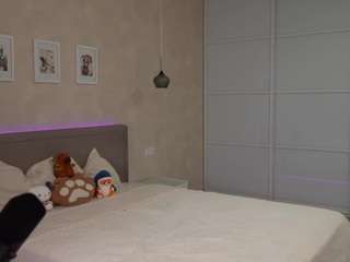 lunayung's CamSoda show and profile