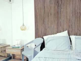 Live webcam model mariamore on Soda Cams