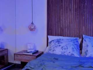 Live webcam model mariamore on Soda Cams