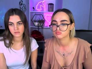 Live webcam model mia-winter on Soda Cams