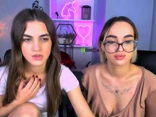 Live webcam model mia-winter on Soda Cams