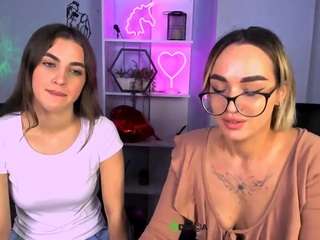 Live webcam model mia-winter on Soda Cams