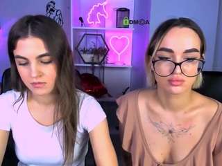 Live webcam model mia-winter on Soda Cams