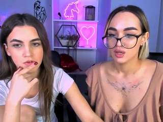 Live webcam model mia-winter on Soda Cams