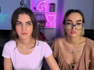 Live webcam model mia-winter on Soda Cams