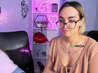 Live webcam model mia-winter on Soda Cams