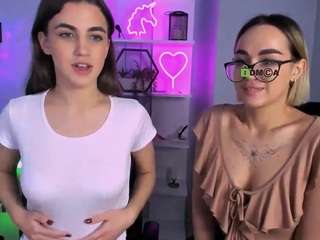 Live webcam model mia-winter on Soda Cams