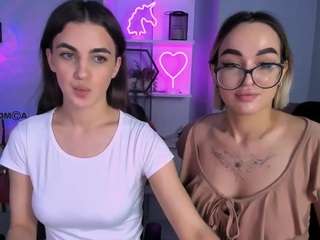 Live webcam model mia-winter on Soda Cams