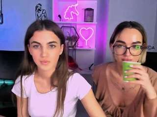 Live webcam model mia-winter on Soda Cams