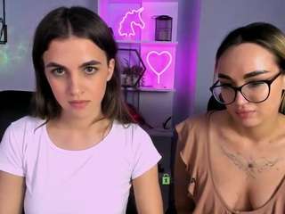 Live webcam model mia-winter on Soda Cams