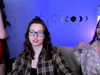 Live webcam model mia-winter on Soda Cams