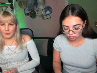 Live webcam model mia-winter on Soda Cams