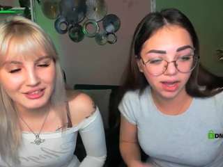 Live webcam model mia-winter on Soda Cams