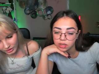 Live webcam model mia-winter on Soda Cams