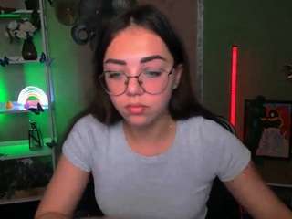 Live webcam model mia-winter on Soda Cams