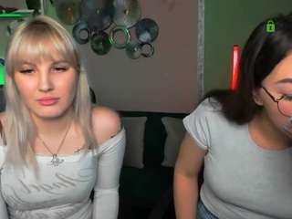 Live webcam model mia-winter on Soda Cams