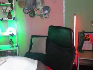 Live webcam model mia-winter on Soda Cams