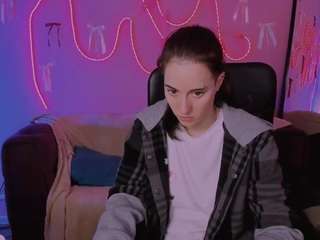 mia-winter live cam profile