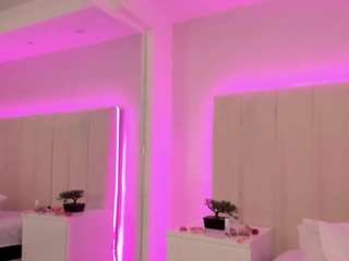 Live webcam model violettacute on Soda Cams