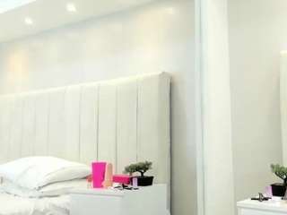 le modèle violettacute est en webcam porno dans un show sur le site camsoda, il possède les tags suivants: ahegao,sex toys,natural,nature,no drinking,no smoking,orgasm,petite,pussy,role play,shaved pussy,ass,skinny,spank,sweet,tattoos,teen (18+),tiny tits,toys,white