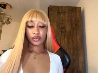 Live webcam model debbiswinney on Soda Cams