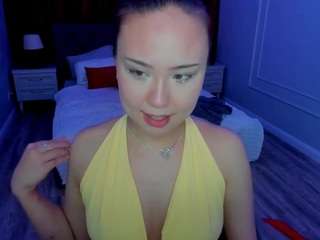 gloweme's CamSoda show and profile