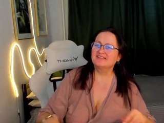 hottyannaa's CamSoda show and profile