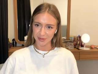 Live webcam model idaroeber on Soda Cams