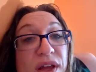 Live webcam model lpounder on Soda Cams