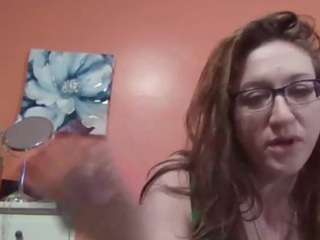 Live webcam model lpounder on Soda Cams