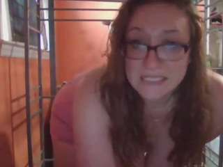 Live webcam model lpounder on Soda Cams