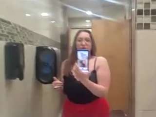 Live webcam model lpounder on Soda Cams