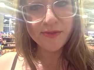 Live webcam model lpounder on Soda Cams