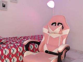 Live webcam model yisel4 on Soda Cams