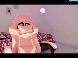 Live webcam model yisel4 on Soda Cams