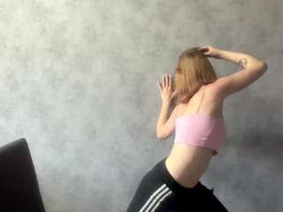 Caroline live cam preview