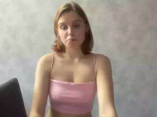 Caroline live cam preview