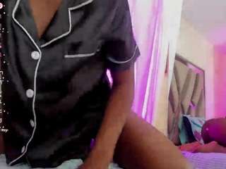 anisha-zambrano's live room