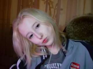 Live webcam model corrinebeshears on Soda Cams