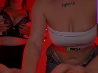Live webcam model dina-bloom on Soda Cams