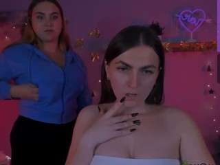 Live webcam model dina-bloom on Soda Cams