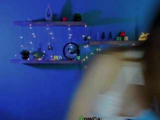 Live webcam model dina-bloom on Soda Cams