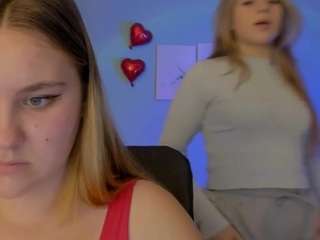 dina-bloom's CamSoda show and profile