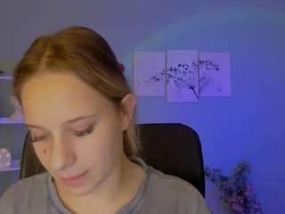 dina-bloom's CamSoda show and profile