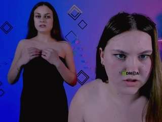 dina-bloom's CamSoda show and profile