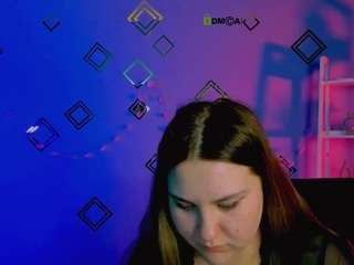 dina-bloom's CamSoda show and profile