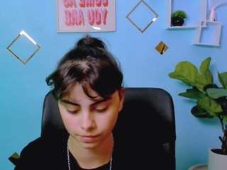 dina-bloom live webcam show