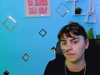 dina-bloom live webcam show