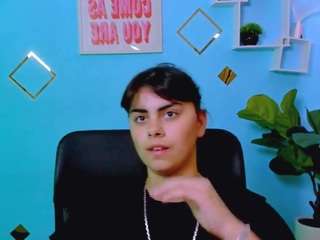 dina-bloom live webcam show
